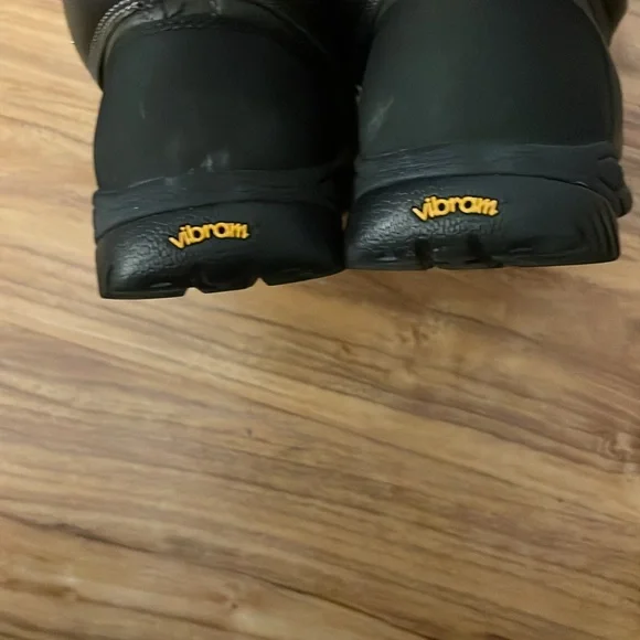 Men’s Uggs boots - Picture 5 of 6
